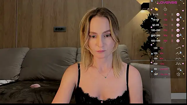 Snapshot of Peach__juice chatting on February 11, 2025, 5:07 pm Peach juice online show from February 11, 2025, 5:07 pm