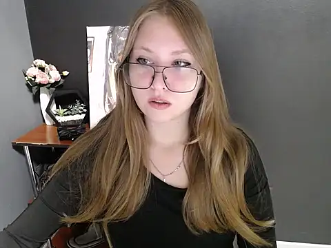 Snapshot of lady_minx chatting on October 3, 2025, 6:43 am lady minx online show from October 3, 2025, 6:43 am