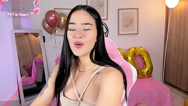 Veronica isaza   online show from October 24, 2025, 12:34 pm