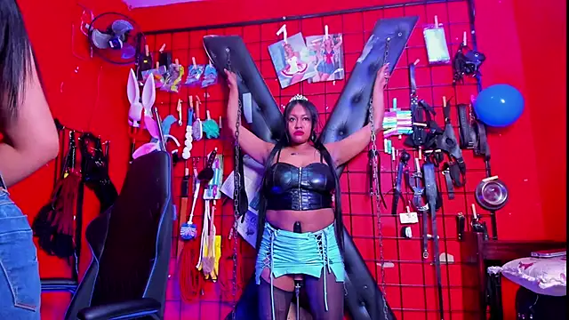 Snapshot of Madame_pain_ chatting on December 14, 2024, 1:38 pm Madame pain online show from December 14, 2024, 1:38 pm