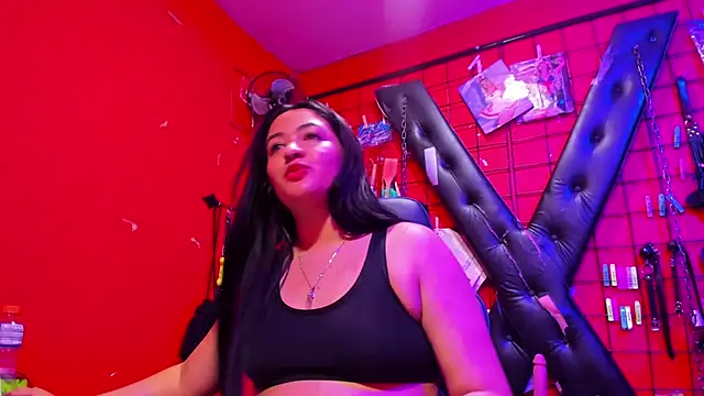 Snapshot of Madame_pain_ chatting on December 16, 2024, 12:48 am Madame pain online show from December 16, 2024, 12:48 am