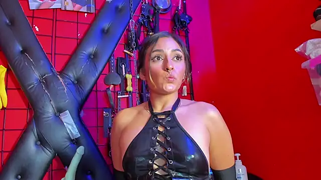 Snapshot of Madame_pain_ chatting on January 3, 2025, 6:14 pm Madame pain online show from January 3, 2025, 6:14 pm