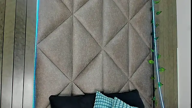 AbbyWathson online show from October 18, 2025, 7:36 pm