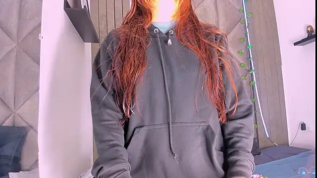 AbbyWathson online show from November 3, 2025, 7:37 pm