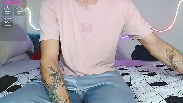 Snapshot of bobsexy08 chatting on October 17, 2025, 12:19 pm bobsexy08 online show from October 17, 2025, 12:19 pm