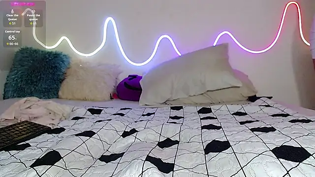 Snapshot of bobsexy08 chatting on October 24, 2025, 12:01 pm bobsexy08 online show from October 24, 2025, 12:01 pm