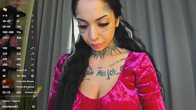 Snapshot of CreamyInkky_ chatting on March 19, 2025, 1:07 pm CreamyInkky online show from March 19, 2025, 1:07 pm