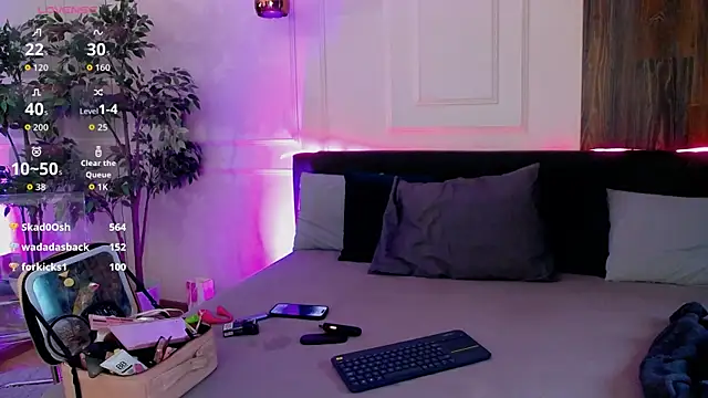 CreamyInkky  online show from November 9, 2025, 6:55 am