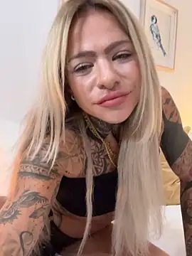 Divina X  online show from October 19, 2025, 5:24 pm