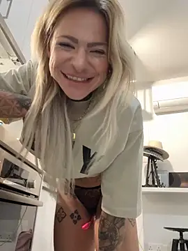 Divina X  online show from December 5, 2025, 5:09 pm