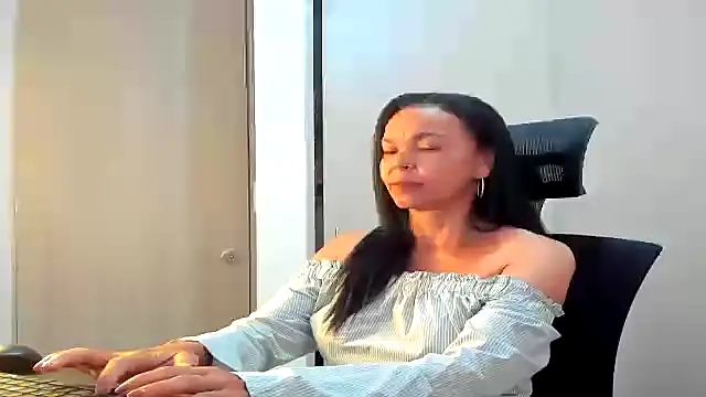 Evawalker  online show from September 30, 2025, 3:33 am