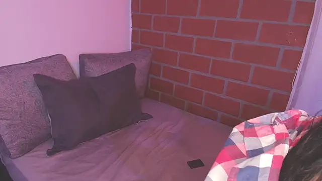 AmyW0w online show from December 14, 2025, 5:51 pm