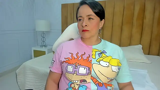 Snapshot of Daphne81_ chatting on January 23, 2025, 2:33 am Daphne81  online show from January 23, 2025, 2:33 am