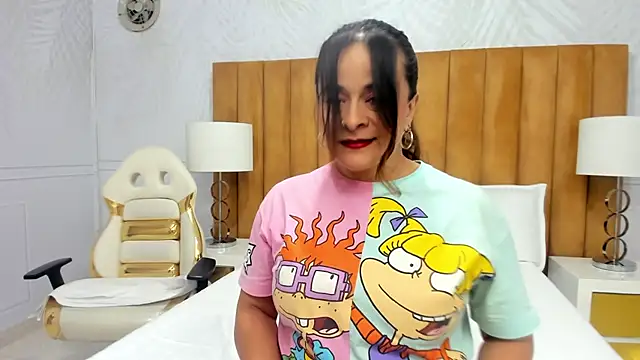 Snapshot of Daphne81_ chatting on February 5, 2025, 2:29 am Daphne81  online show from February 5, 2025, 2:29 am