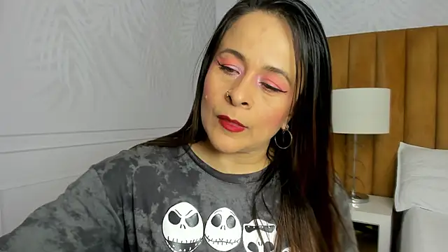 Snapshot of Daphne81_ chatting on February 21, 2025, 2:17 am Daphne81  online show from February 21, 2025, 2:17 am