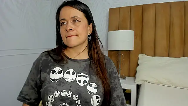 Snapshot of Daphne81_ chatting on March 1, 2025, 9:07 am Daphne81  online show from March 1, 2025, 9:07 am