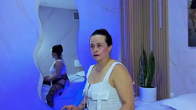 Snapshot of Daphne81_ chatting on September 23, 2025, 2:25 am Daphne81  online show from September 23, 2025, 2:25 am