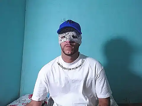 Snapshot of dirty_boy_horny chatting on December 23, 2025, 6:11 am dirty boy horny online show from December 23, 2025, 6:11 am