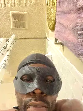 Snapshot of MsRedd69_Straightpipe96 chatting on December 18, 2025, 6:52 am MsRedd69 Straightpipe96 online show from December 18, 2025, 6:52 am