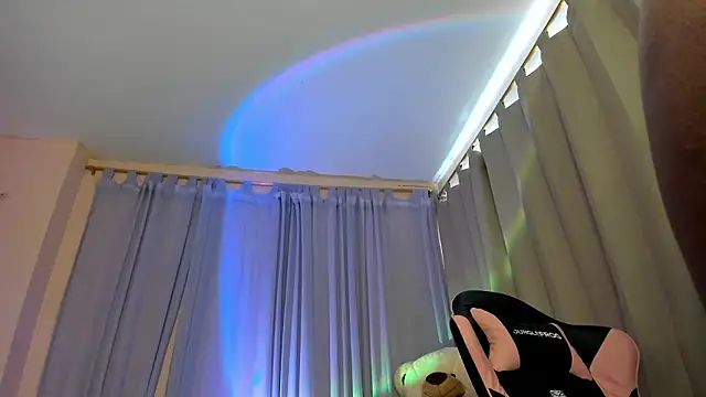 Snapshot of _maiahairy_ chatting on February 22, 2026, 7:01 pm maiahairy online show from February 22, 2026, 7:01 pm