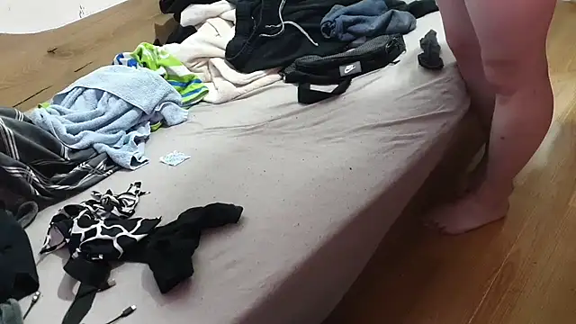 Snapshot of eblata04 chatting on October 19, 2025, 6:19 pm eblata04 online show from October 19, 2025, 6:19 pm