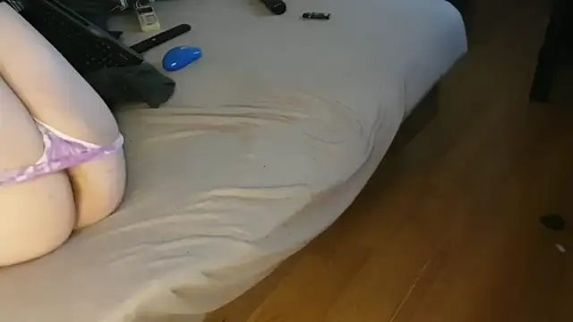 Snapshot of eblata04 chatting on October 25, 2025, 12:29 am eblata04 online show from October 25, 2025, 12:29 am