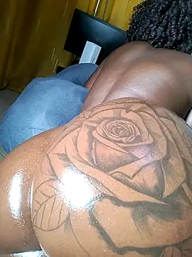 Snapshot of Hugemassivebootie chatting on October 30, 2025, 5:31 am Hugemassivebootie online show from October 30, 2025, 5:31 am