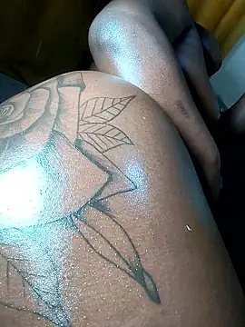 Snapshot of Hugemassivebootie chatting on November 8, 2025, 8:47 am Hugemassivebootie online show from November 8, 2025, 8:47 am