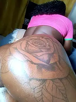 Snapshot of Hugemassivebootie chatting on November 27, 2025, 8:00 pm Hugemassivebootie online show from November 27, 2025, 8:00 pm