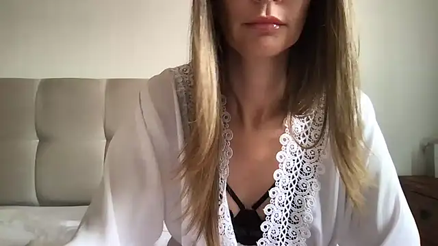 paolajonez online show from December 5, 2024, 2:22 pm