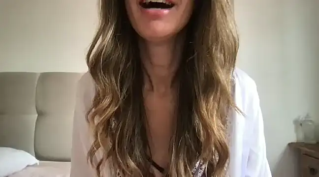 paolajonez online show from December 12, 2024, 1:06 pm