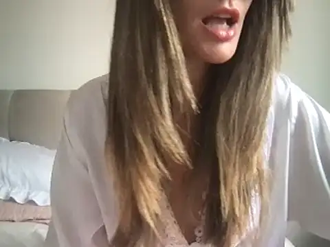 paolajonez online show from February 27, 2025, 5:15 pm