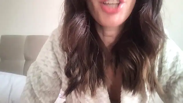 paolajonez online show from September 19, 2025, 5:46 pm