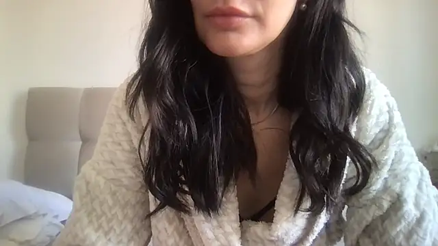 paolajonez online show from December 21, 2025, 11:39 am