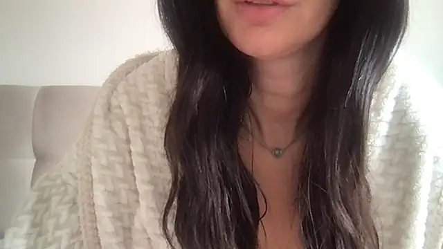 Snapshot of paolajonez chatting on January 5, 2026, 5:38 pm paolajonez online show from January 5, 2026, 5:38 pm