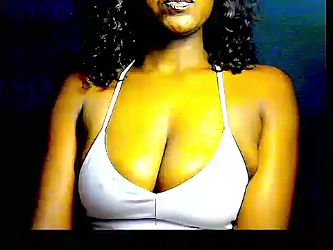 Snapshot of lilylovexx chatting on August 6, 2026, 12:40 pm lilylovexx online show from August 6, 2026, 12:40 pm