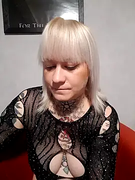 poussichienne online show from November 23, 2025, 4:40 pm