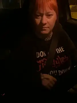 poussichienne online show from March 6, 2026, 4:42 am