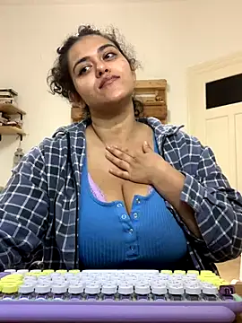 Snapshot of Curvydesifromgermany chatting on September 23, 2025, 2:42 pm Curvydesifromgermany online show from September 23, 2025, 2:42 pm