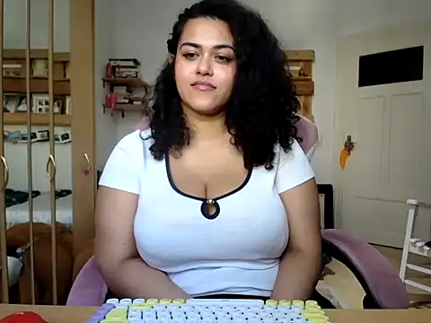 Snapshot of Curvydesifromgermany chatting on March 3, 2026, 1:39 pm Curvydesifromgermany online show from March 3, 2026, 1:39 pm