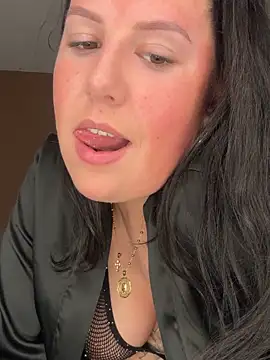 xlinastarrx online show from April 15, 2026, 5:53 pm