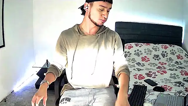 Snapshot of Kevin_Torres chatting on December 13, 2025, 9:53 pm Kevin Torres online show from December 13, 2025, 9:53 pm