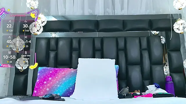 Snapshot of AuraRoss chatting on November 30, 2025, 7:07 pm AuraRoss online show from November 30, 2025, 7:07 pm