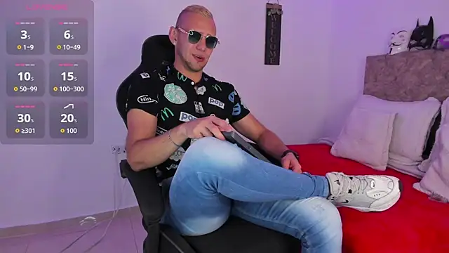 Snapshot of Damon_Bakert chatting on October 28, 2025, 3:58 pm Damon Bakert online show from October 28, 2025, 3:58 pm