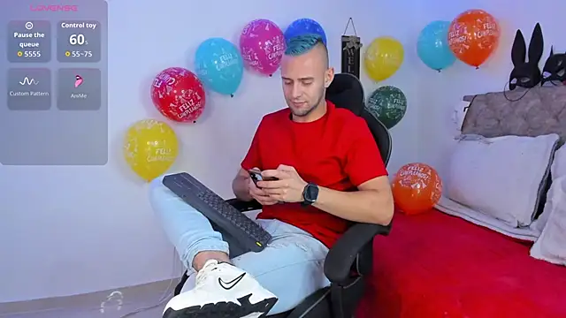 Snapshot of Damon_Bakert chatting on November 14, 2025, 2:21 am Damon Bakert online show from November 14, 2025, 2:21 am