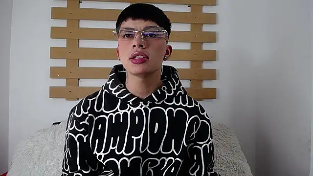 Snapshot of Steev_Novoa chatting on January 26, 2025, 3:27 am Steev Novoa online show from January 26, 2025, 3:27 am