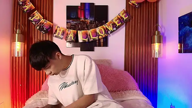 Snapshot of Steev_Novoa chatting on October 24, 2025, 7:10 pm Steev Novoa online show from October 24, 2025, 7:10 pm