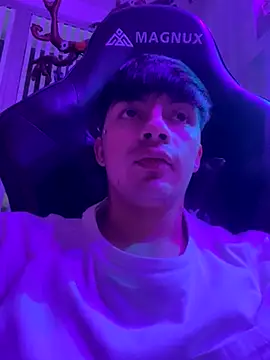 Snapshot of Steev_Novoa chatting on October 31, 2025, 11:17 pm Steev Novoa online show from October 31, 2025, 11:17 pm