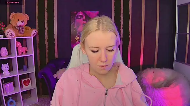 Snapshot of Selenatrend chatting on February 25, 2026, 12:04 pm Selenatrend online show from February 25, 2026, 12:04 pm