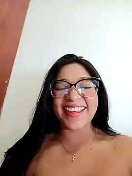 -VICKKY online show from October 16, 2025, 1:50 am